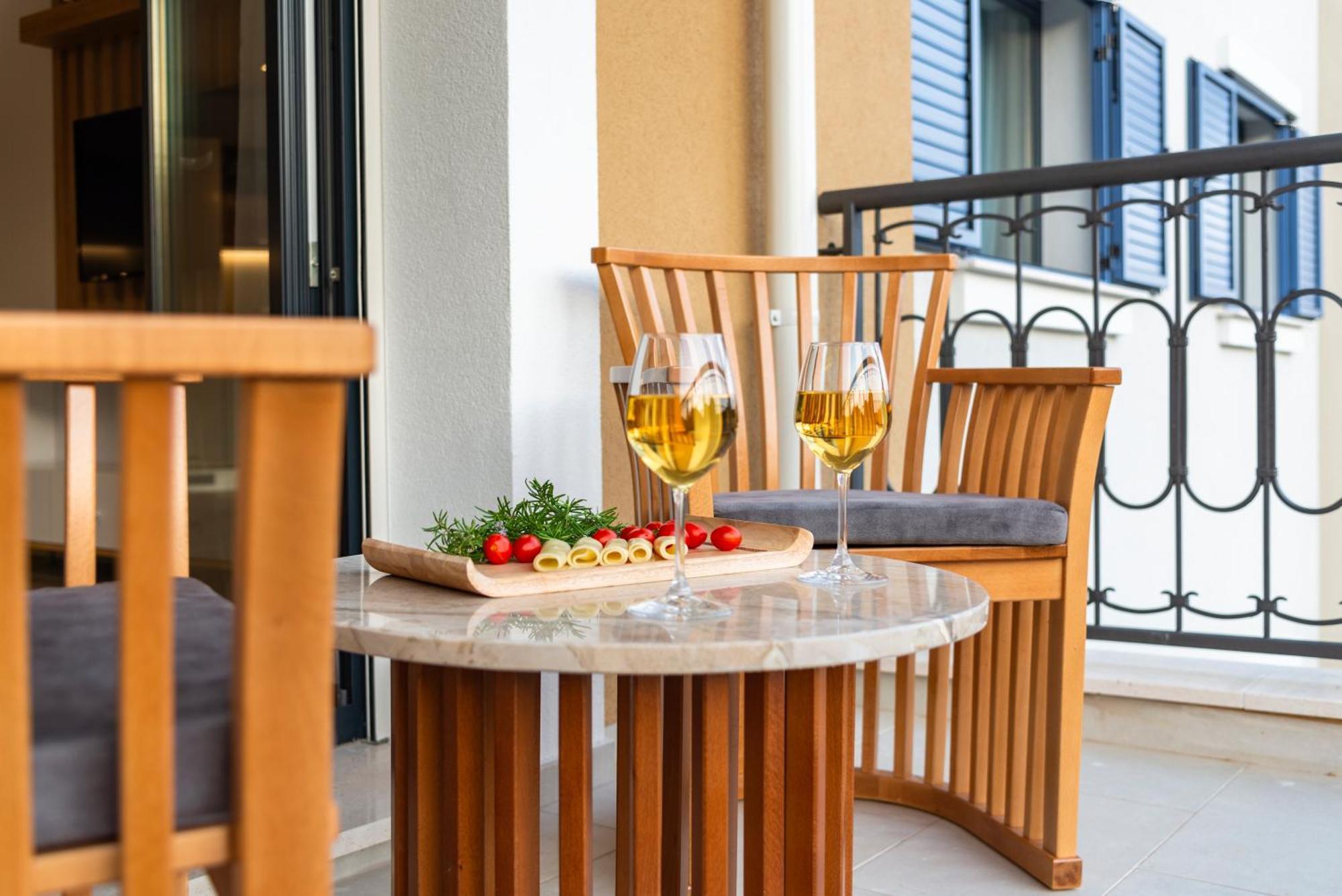 Lustica Apartments Central Tivat Pokoj fotografie